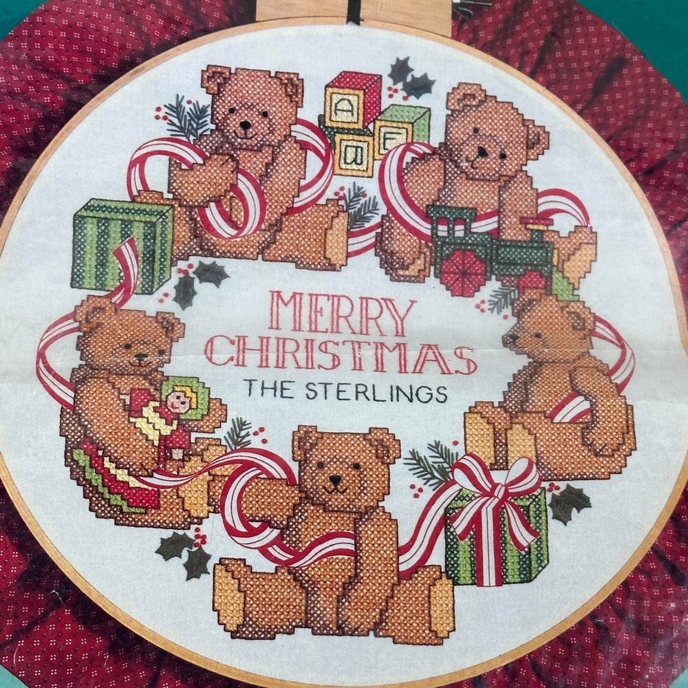 Dimensions‎ Holiday Teddies Hoop Stamped Cross Stitch Kit 8354 Vintage 1988 Bear